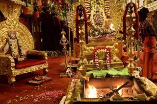 http://nithyananda.org/sites/default/files/photo-gallery/2018-10Oct-15-nithyananda-diary_bengaluru-aadheenam_uttamotama-seva_7T9A1166.JPG