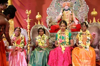 http://nithyananda.org/sites/default/files/photo-gallery/2018-10Oct-15-nithyananda-diary_bengaluru-aadheenam_uttamotama-seva_7T9A1191.JPG