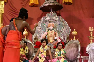 http://nithyananda.org/sites/default/files/photo-gallery/2018-10Oct-15-nithyananda-diary_bengaluru-aadheenam_uttamotama-seva_7T9A1223.JPG