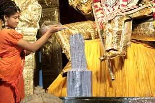 http://nithyananda.org/sites/default/files/photo-gallery/2018-10Oct-16-nithyananda-diary_bengaluru-aadheenam_uttamotama-seva_7T7A1208.JPG