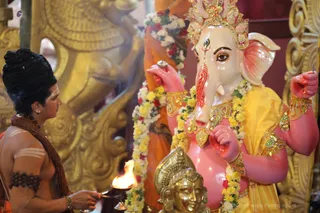 http://nithyananda.org/sites/default/files/photo-gallery/2018-10Oct-16-nithyananda-diary_bengaluru-aadheenam_uttamotama-seva_7T7A1385.JPG