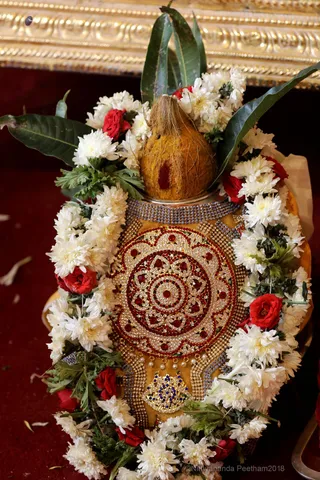 http://nithyananda.org/sites/default/files/photo-gallery/2018-10Oct-16-nithyananda-diary_bengaluru-aadheenam_uttamotama-seva_7T7A1454.JPG