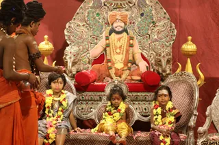 http://nithyananda.org/sites/default/files/photo-gallery/2018-10Oct-16-nithyananda-diary_bengaluru-aadheenam_uttamotama-seva_7T7A1697.JPG