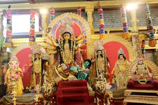 http://nithyananda.org/sites/default/files/photo-gallery/2018-10Oct-16-nithyananda-diary_bengaluru-aadheenam_uttamotama-seva_7T9A1257.JPG