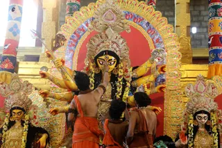 http://nithyananda.org/sites/default/files/photo-gallery/2018-10Oct-16-nithyananda-diary_bengaluru-aadheenam_uttamotama-seva_7T9A1352.JPG