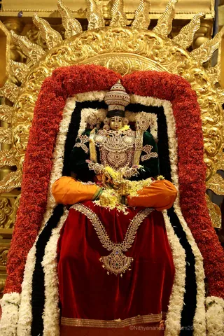 http://nithyananda.org/sites/default/files/photo-gallery/2018-10Oct-16-nithyananda-diary_bengaluru-aadheenam_uttamotama-seva_7T9A1460.JPG