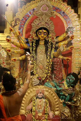 http://nithyananda.org/sites/default/files/photo-gallery/2018-10Oct-16-nithyananda-diary_bengaluru-aadheenam_uttamotama-seva_7T9A1483.JPG
