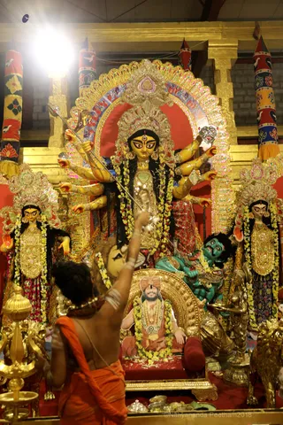 http://nithyananda.org/sites/default/files/photo-gallery/2018-10Oct-16-nithyananda-diary_bengaluru-aadheenam_uttamotama-seva_7T9A1498.JPG