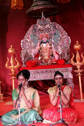http://nithyananda.org/sites/default/files/photo-gallery/2018-10Oct-16-nithyananda-diary_bengaluru-aadheenam_uttamotama-seva_7T9A1590.JPG