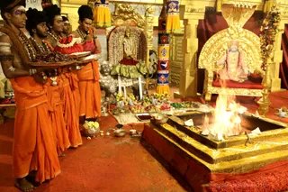 http://nithyananda.org/sites/default/files/photo-gallery/2018-10Oct-16-nithyananda-diary_bengaluru-aadheenam_uttamotama-seva_7T9A1696.JPG