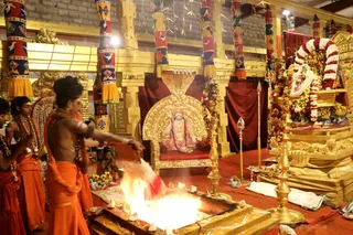 http://nithyananda.org/sites/default/files/photo-gallery/2018-10Oct-16-nithyananda-diary_bengaluru-aadheenam_uttamotama-seva_7T9A1714.JPG