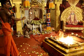 http://nithyananda.org/sites/default/files/photo-gallery/2018-10Oct-16-nithyananda-diary_bengaluru-aadheenam_uttamotama-seva_7T9A1726.JPG