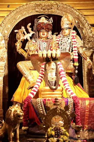 http://nithyananda.org/sites/default/files/photo-gallery/2018-10Oct-16-nithyananda-diary_bengaluru-aadheenam_uttamotama-seva_7T9A1770.JPG