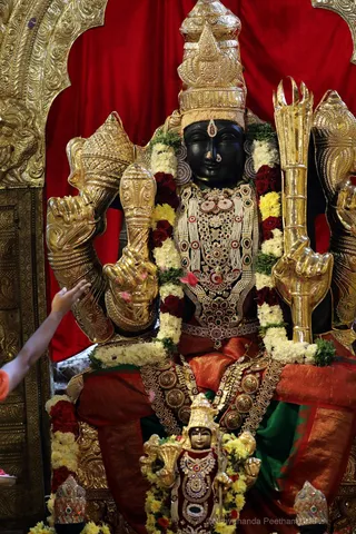 http://nithyananda.org/sites/default/files/photo-gallery/2018-10Oct-17-nithyananda-diary_bengaluru-aadheenam_uttamotama-seva_7T7A1964.JPG