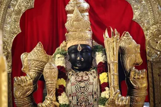 http://nithyananda.org/sites/default/files/photo-gallery/2018-10Oct-17-nithyananda-diary_bengaluru-aadheenam_uttamotama-seva_7T7A1972.JPG