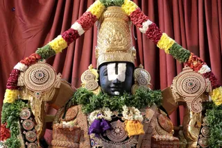 http://nithyananda.org/sites/default/files/photo-gallery/2018-10Oct-17-nithyananda-diary_bengaluru-aadheenam_uttamotama-seva_7T7A1983.JPG