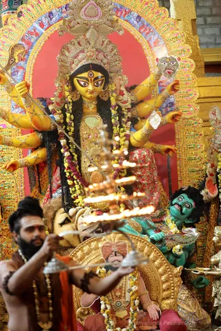 http://nithyananda.org/sites/default/files/photo-gallery/2018-10Oct-17-nithyananda-diary_bengaluru-aadheenam_uttamotama-seva_7T7A2248.JPG