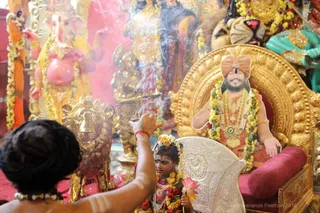 http://nithyananda.org/sites/default/files/photo-gallery/2018-10Oct-17-nithyananda-diary_bengaluru-aadheenam_uttamotama-seva_7T9A1870.JPG