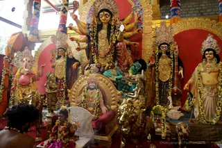 http://nithyananda.org/sites/default/files/photo-gallery/2018-10Oct-17-nithyananda-diary_bengaluru-aadheenam_uttamotama-seva_7T9A1872.JPG