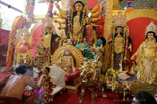 http://nithyananda.org/sites/default/files/photo-gallery/2018-10Oct-17-nithyananda-diary_bengaluru-aadheenam_uttamotama-seva_7T9A1883.JPG