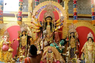 http://nithyananda.org/sites/default/files/photo-gallery/2018-10Oct-17-nithyananda-diary_bengaluru-aadheenam_uttamotama-seva_7T9A2240.JPG