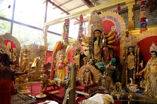 http://nithyananda.org/sites/default/files/photo-gallery/2018-10Oct-17-nithyananda-diary_bengaluru-aadheenam_uttamotama-seva_7T9A2282.JPG