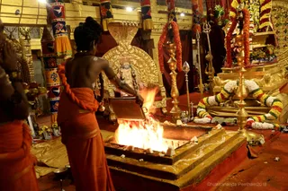 http://nithyananda.org/sites/default/files/photo-gallery/2018-10Oct-17-nithyananda-diary_bengaluru-aadheenam_uttamotama-seva_7T9A2598.JPG