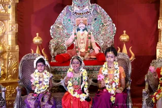 http://nithyananda.org/sites/default/files/photo-gallery/2018-10Oct-17-nithyananda-diary_bengaluru-aadheenam_uttamotama-seva_7T9A2708.JPG