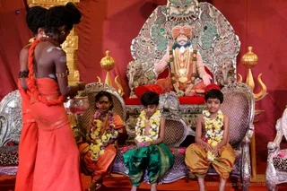 http://nithyananda.org/sites/default/files/photo-gallery/2018-10Oct-17-nithyananda-diary_bengaluru-aadheenam_uttamotama-seva_7T9A2807.JPG