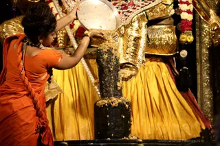 http://nithyananda.org/sites/default/files/photo-gallery/2018-10Oct-18-nithyananda-diary_bengaluru-aadheenam_uttamotama-seva_7T7A2622.JPG