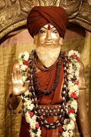 http://nithyananda.org/sites/default/files/photo-gallery/2018-10Oct-18-nithyananda-diary_bengaluru-aadheenam_uttamotama-seva_7T7A3077.JPG