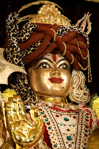 http://nithyananda.org/sites/default/files/photo-gallery/2018-10Oct-18-nithyananda-diary_bengaluru-aadheenam_uttamotama-seva_7T7A3079.JPG