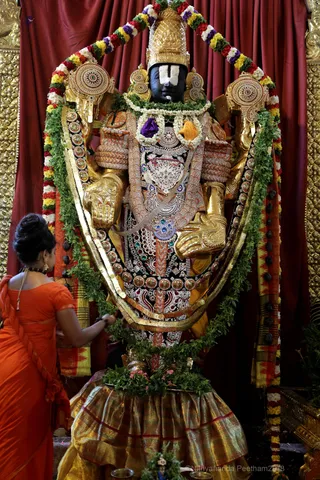 http://nithyananda.org/sites/default/files/photo-gallery/2018-10Oct-18-nithyananda-diary_bengaluru-aadheenam_uttamotama-seva_7T9A2964.JPG
