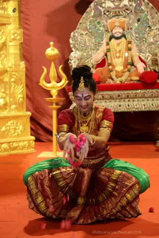 http://nithyananda.org/sites/default/files/photo-gallery/2018-10Oct-18-nithyananda-diary_bengaluru-aadheenam_uttamotama-seva_7T9A3055.JPG