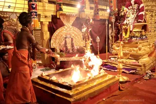 http://nithyananda.org/sites/default/files/photo-gallery/2018-10Oct-18-nithyananda-diary_bengaluru-aadheenam_uttamotama-seva_7T9A3167.JPG