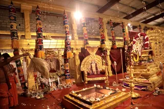 http://nithyananda.org/sites/default/files/photo-gallery/2018-10Oct-18-nithyananda-diary_bengaluru-aadheenam_uttamotama-seva_7T9A3218.JPG