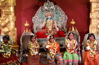 http://nithyananda.org/sites/default/files/photo-gallery/2018-10Oct-18-nithyananda-diary_bengaluru-aadheenam_uttamotama-seva_7T9A3311.JPG