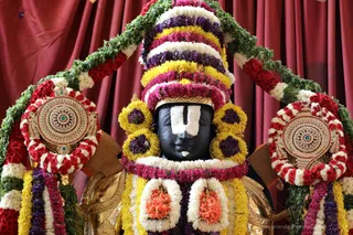 http://nithyananda.org/sites/default/files/photo-gallery/2018-10Oct-19-nithyananda-diary_bengaluru-aadheenam_uttamotama-seva_7T7A3552.JPG