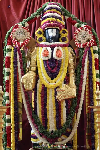 http://nithyananda.org/sites/default/files/photo-gallery/2018-10Oct-19-nithyananda-diary_bengaluru-aadheenam_uttamotama-seva_7T7A3565.JPG