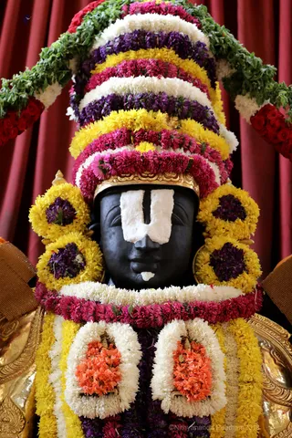 http://nithyananda.org/sites/default/files/photo-gallery/2018-10Oct-19-nithyananda-diary_bengaluru-aadheenam_uttamotama-seva_7T7A3568.JPG