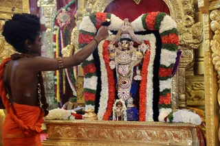 http://nithyananda.org/sites/default/files/photo-gallery/2018-10Oct-19-nithyananda-diary_bengaluru-aadheenam_uttamotama-seva_7T9A3369.JPG
