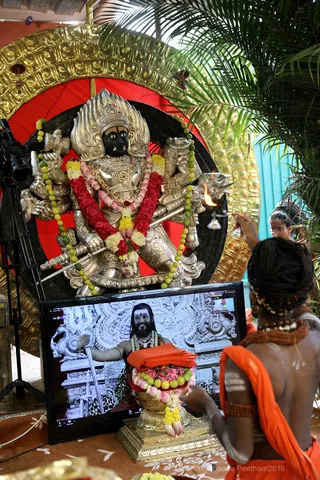 http://nithyananda.org/sites/default/files/photo-gallery/2018-10Oct-19-nithyananda-diary_bengaluru-aadheenam_uttamotama-seva_7T9A3375.JPG