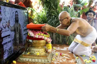 http://nithyananda.org/sites/default/files/photo-gallery/2018-10Oct-19-nithyananda-diary_bengaluru-aadheenam_uttamotama-seva_7T9A3398.JPG