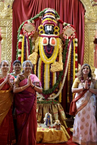 http://nithyananda.org/sites/default/files/photo-gallery/2018-10Oct-19-nithyananda-diary_bengaluru-aadheenam_uttamotama-seva_7T9A3507.JPG