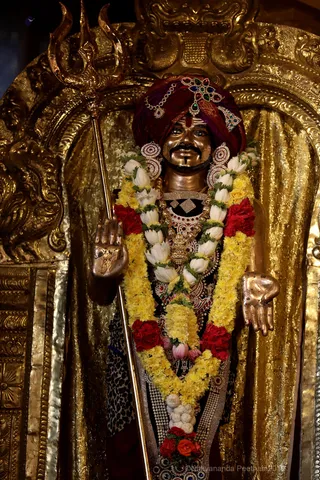 http://nithyananda.org/sites/default/files/photo-gallery/2018-10Oct-21-nithyananda-diary_bengaluru-aadheenam_uttamotama-seva_7T7A3729.JPG