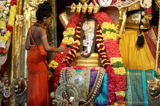 http://nithyananda.org/sites/default/files/photo-gallery/2018-10Oct-21-nithyananda-diary_bengaluru-aadheenam_uttamotama-seva_7T7A3839.JPG
