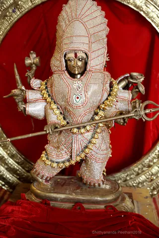 http://nithyananda.org/sites/default/files/photo-gallery/2018-10Oct-21-nithyananda-diary_bengaluru-aadheenam_uttamotama-seva_7T9A5405.JPG