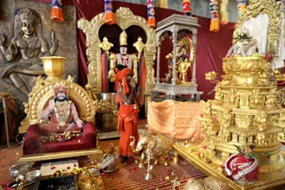http://nithyananda.org/sites/default/files/photo-gallery/2018-10Oct-21-nithyananda-diary_bengaluru-aadheenam_uttamotama-seva_7T9A5406.JPG