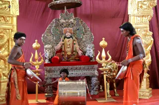 http://nithyananda.org/sites/default/files/photo-gallery/2018-10Oct-21-nithyananda-diary_bengaluru-aadheenam_uttamotama-seva_7T9A5415.JPG