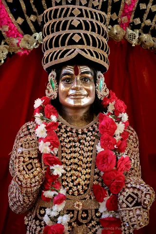 http://nithyananda.org/sites/default/files/photo-gallery/2018-10Oct-25-nithyananda-diary_bengaluru-aadheenam_uttamotama-seva_7T7A5573.JPG